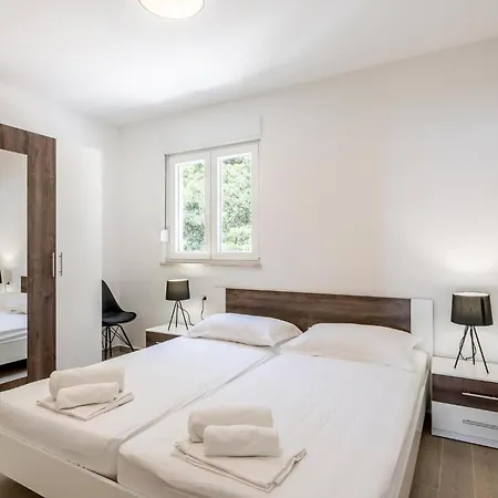 Gorgeous In Dingac With View Gornji Dingač