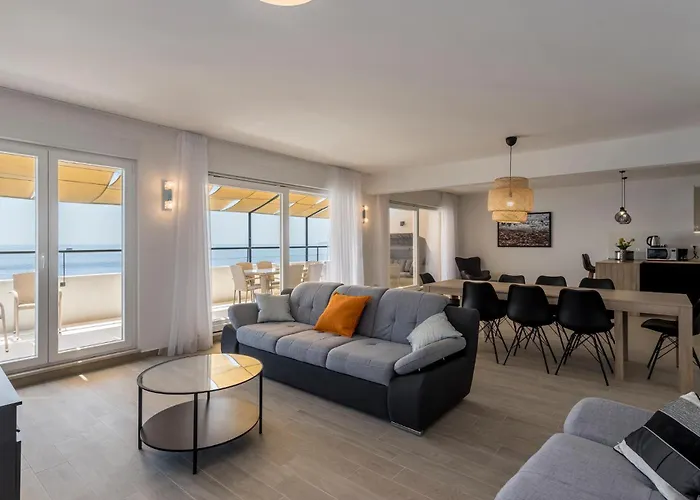 Gorgeous In Dingac With View דירה *