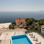 Lovely Apartment In Dingac With Wifi * Gornji Dingač