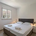 Lovely Apartment In Dingac With Wifi Gornji Dingač