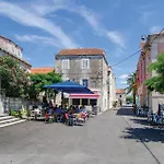 Apartman Lovely In Dingac With Wifi
