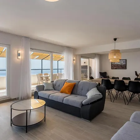 Gorgeous In Dingac With View 公寓 *