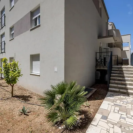 公寓 Gorgeous In Dingac With View *