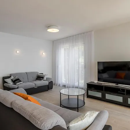 Gorgeous In Dingac With View * Gornji Dingač