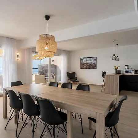Amazing Apartment In Dingac With Swimming Pool شقة