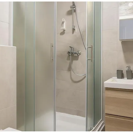 Amazing Apartment In Dingac With Swimming Pool Gornji Dingač