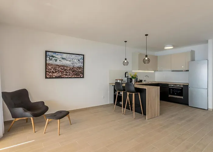 Gorgeous In Dingac With View 公寓