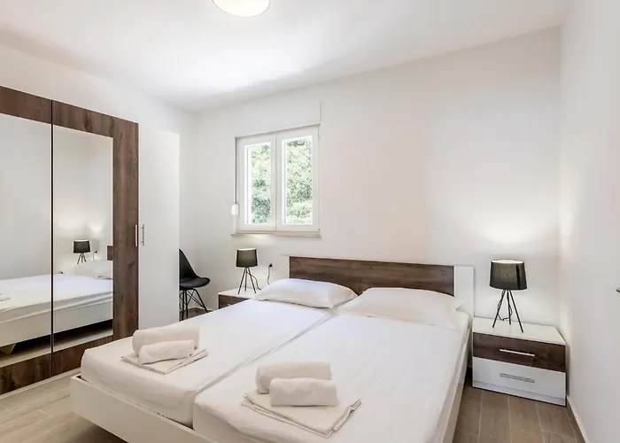 Gorgeous In Dingac With View Gornji Dingač